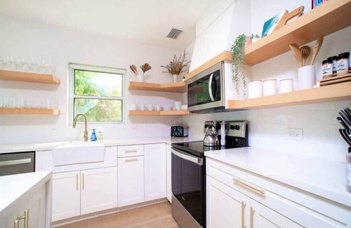 North Side House | Chic Family Friendly 3 Bed 2 Bath Beach Front Home