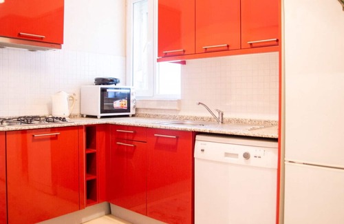 Karsiyaka Apartment | Chic Flat w Balcony By Bostanli Coast in Karsiyaka