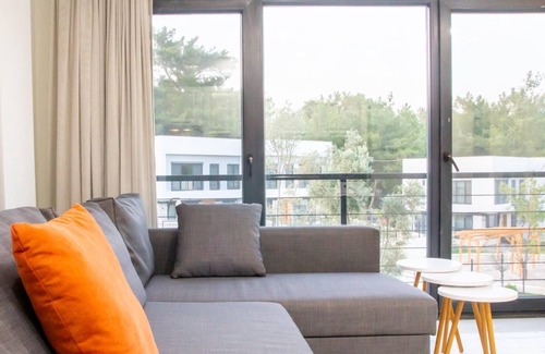 Milas Apartment | Chic Flat w Garden 1 min to Milas Coast