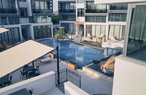Karakum House | Chic Flat w Pool 5 min to Beach in Kyrenia