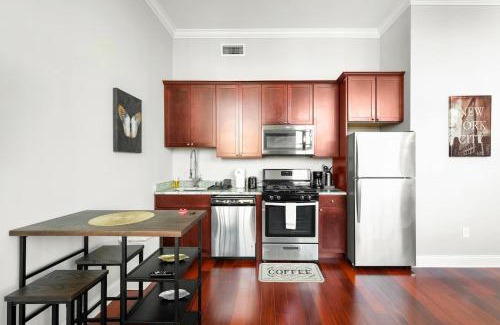 Olde Kensington Apartment | Chic Flat W Rooftop Pool & Gym