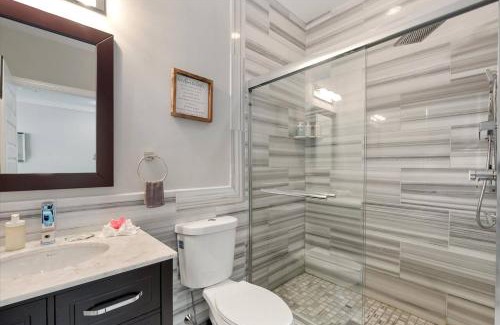 Olde Kensington Apartment | Chic Flat W Rooftop Pool & Gym