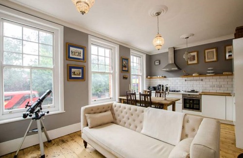 Lambeth Apartment | Chic Furnished Two Bedroom Flat in Brixton