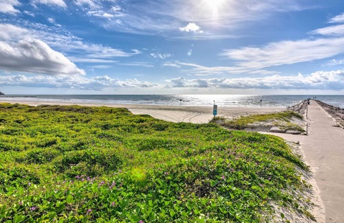 Galveston Cottage | Chic Galveston Cottage - 5 Blocks to Seawall!