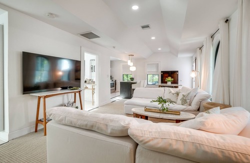 Beach Park Apartment | Chic Getaway in Desirable South Tampa District!