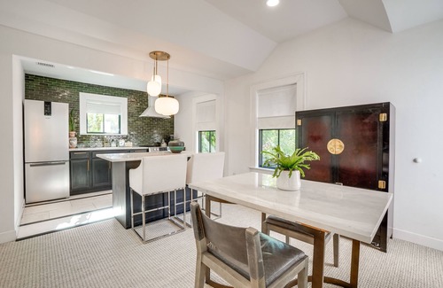 Beach Park Apartment | Chic Getaway in Desirable South Tampa District!