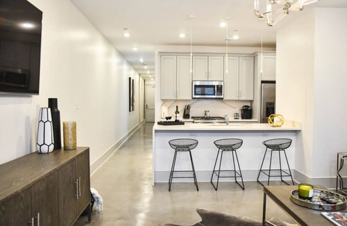 Central Business District Hotel | Chic Ground Floor Unit w/Patio, Walk to French Quarter + Superdome