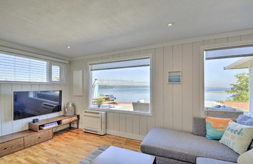 Hansville Villa | Chic Hansville Getaway Near Beach and Trail!