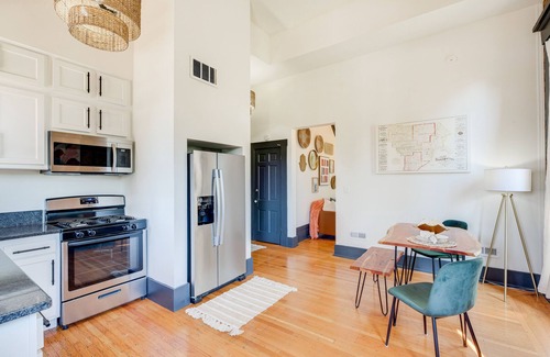 New Albany Apartment | Chic & Historic Apartment ~ 6 Mi to Louisville!