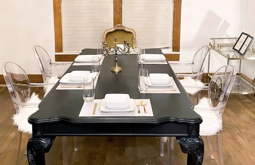 Sheffield House | CHIC, HISTORIC, ROOMY STAY IN THE SHOALS!