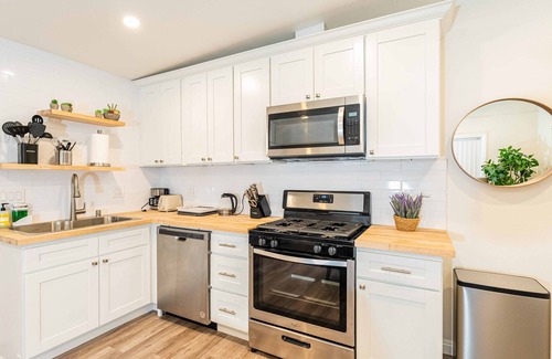 Glendora House | Chic Historic Route 66 Home - Ideal for Relaxation