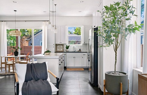 Govalle House | Chic Home Nr Downtown, Pets OK, Big Yard, Fire Pit