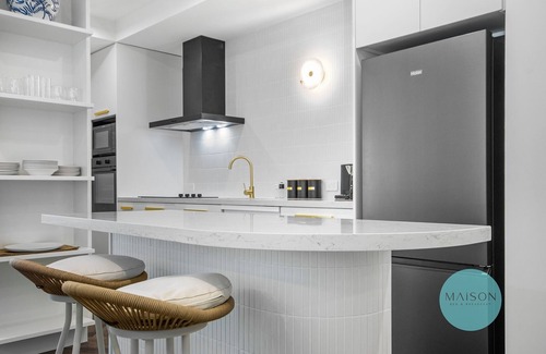 Newcastle Apartment | Chic Honeysuckle Apartment
