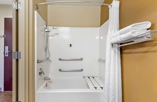 Jefferson Manor Apartment | Chic hotel suite with fitness room, free breakfast, WiFi in enjoyable Alexandria