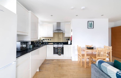 Haggerston Apartment | Chic Hoxton Shoreditch Balcony Flat 2 Bedroom 2 Bath Family Friendly