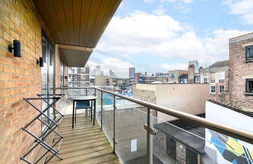 Haggerston Apartment | Chic Hoxton Shoreditch Balcony Flat 2 Bedroom 2 Bath Family Friendly