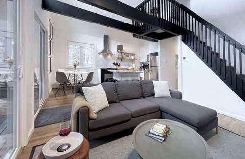Ferndale House | Chic lakefront retreat with year-round charm. Enjoy Lake Barnabee views, a fully stocked kitchen, and cozy vibes in a nostalgic lake community. Kayak in summer, skate in winter, and take advantage of fun in-home concierge services.