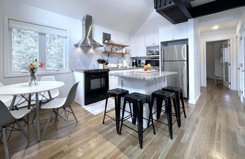 Ferndale House | Chic lakefront retreat with year-round charm. Enjoy Lake Barnabee views, a fully stocked kitchen, and cozy vibes in a nostalgic lake community. Kayak in summer, skate in winter, and take advantage of fun in-home concierge services.