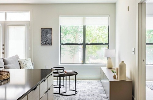 Montrose Apartment | Chic Living, Montrose/Midtown
