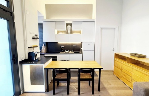 Tiburtino House | Chic Loft in Central Rome. New amenities. Walking distance from center, 2BR, 2BA