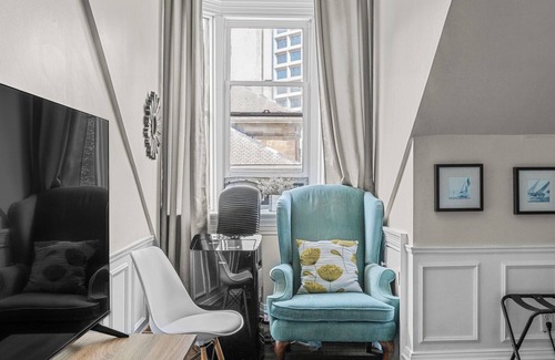 Downtown Halifax Apartment | Chic Loft suite with WiFi & AC in historic downtown town Halifax near waterfront