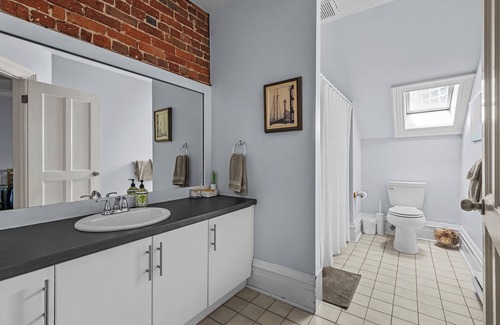 Downtown Halifax Apartment | Chic Loft suite with WiFi & AC in historic downtown town Halifax near waterfront