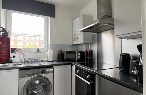 Upper Clapton Apartment | Chic London Retreat
