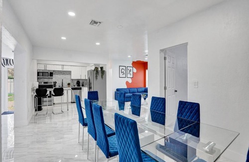 Golden Glades House | Chic Miami Escape- 4 Bedrooms, Game Room, Fire Pit, Pergola