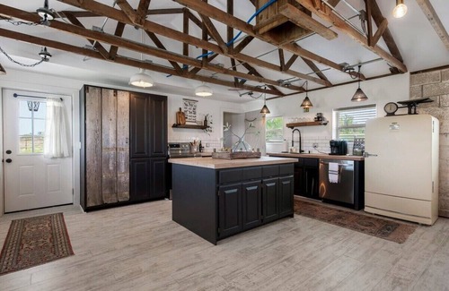 Bentonville - Fayetteville House | Chic Milkbarn: Peace, Culture & Rustic Charm
