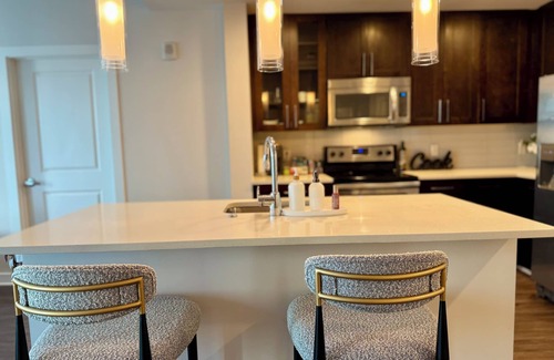North Buckhead Apartment | Chic & Modern 2BR Apartment in the Heart of Buckhead – Walk to Dining & Shops!