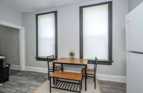 Walnut Hills House | Chic Modern Gem w/Style Suites