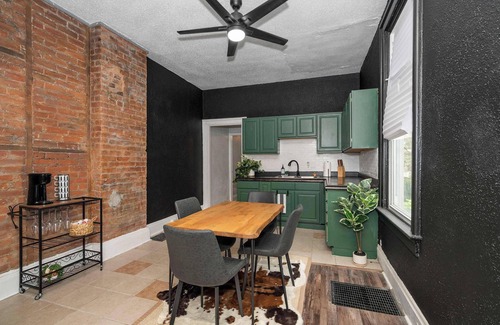 Walnut Hills House | Chic Modern Gem w/Style Suites
