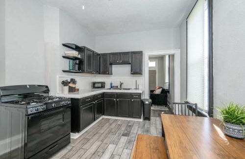 Walnut Hills House | Chic Modern Gem with Style Suites
