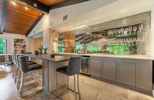 Rockford House | Chic Modern Glam - The Rock Royale