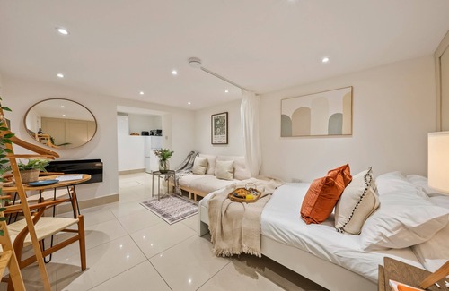 Westbourne Apartment | Chic Modern Hideaway in Little Venice