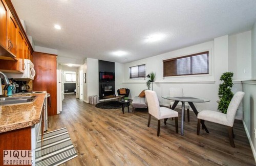 Jasper Place House | Chic Modern Vibes - KING Bed - Fireplace - Sleeps 4 - Wifi
