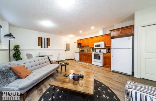 Jasper Place House | Chic Modern Vibes - KING Bed - Fireplace - Sleeps 4 - Wifi