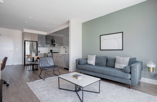 Mountain View Apartment | Chic Mountain View 1BR w/Gym, Pool & A/C, nr Shopping, by Blueground