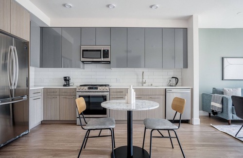 Mountain View Apartment | Chic Mountain View 1BR w/Gym, Pool & A/C, nr Shopping, by Blueground