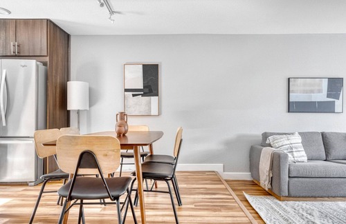 Mountain View Apartment | Chic Mountain View 3BR Townhome, w/Garage, near Caltrain, by Blueground