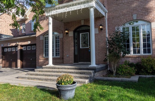 Glen Abbey House | Chic Oakville Hideaway: Perfect for Families