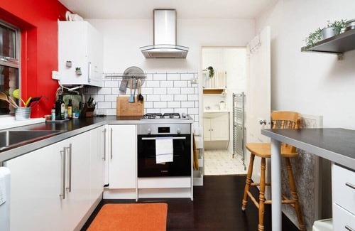 Askew Apartment | Chic One-Bedroom Apartment in London