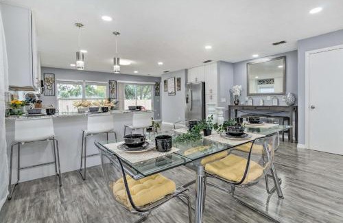 Signal Hill House | Chic Orlando Family Getaway with Fenced Yard!