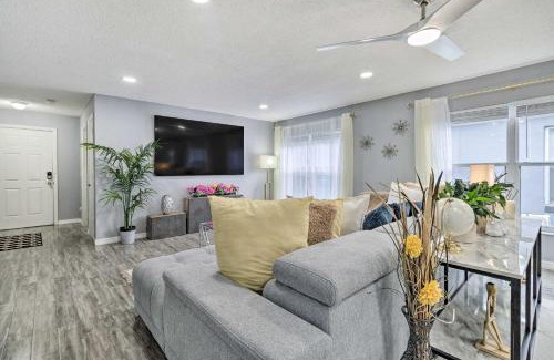 Signal Hill House | Chic Orlando Family Getaway with Fenced Yard!