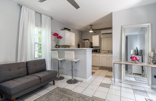Palm Beach - West Palm Beach Apartment | Chic Palm Beach Cove Guesthouse with Zen Garden