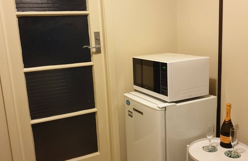 Bishopdale Apartment | Chic Private Studio Close to Airport, Bus & Shops - Breakfast included