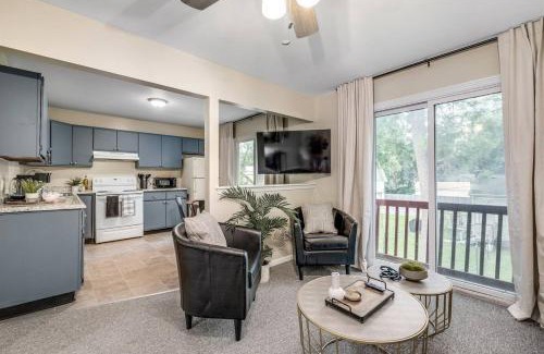 Ypsilanti Apartment | Chic Remodeled Retreat Near EMU- Easy Commute apts