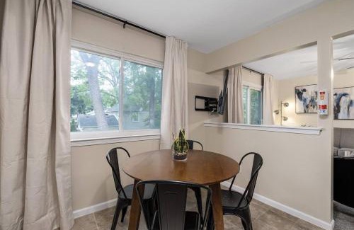 Ypsilanti Apartment | Chic Remodeled Retreat Near EMU- Easy Commute apts