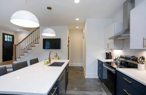 Hillsboro Village House | Chic Retreat | Walk to Hillsboro, Belmont & 12 So