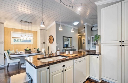 South Gate Ridge Cottage | Chic Sarasota Cottage: Near Beaches & Downtown!